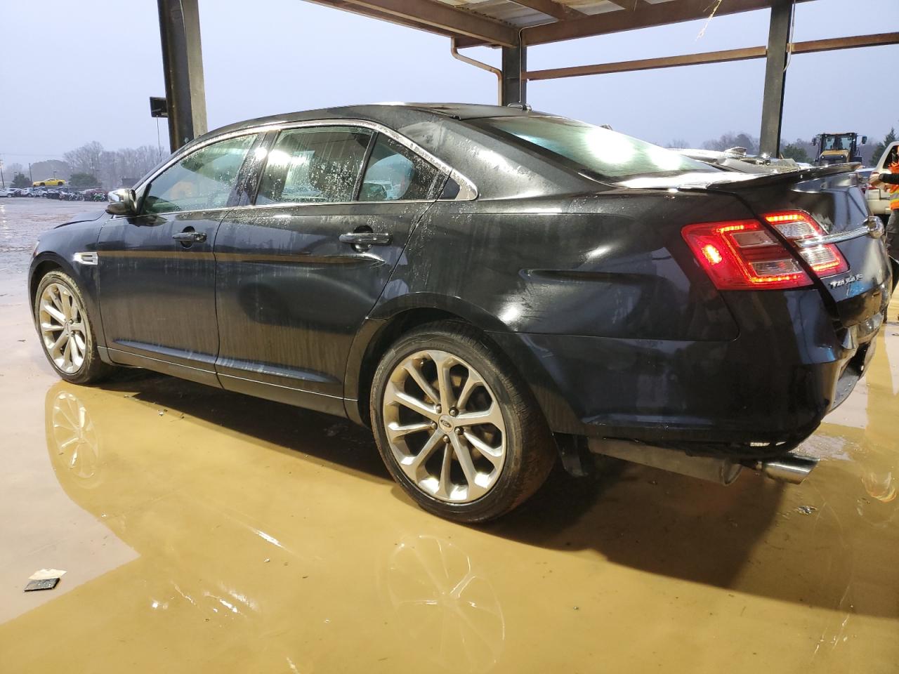 2015 Ford Taurus - Image 2