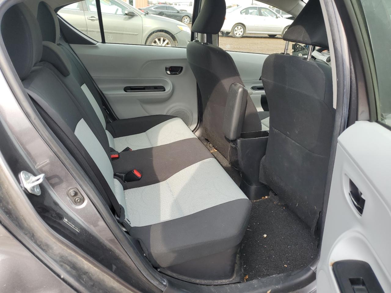 2014 Toyota Prius - Image 10