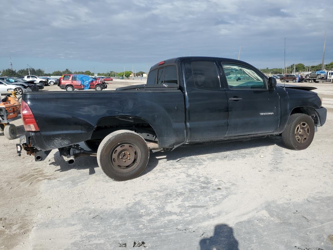 2015 Toyota Tacoma - Image 3