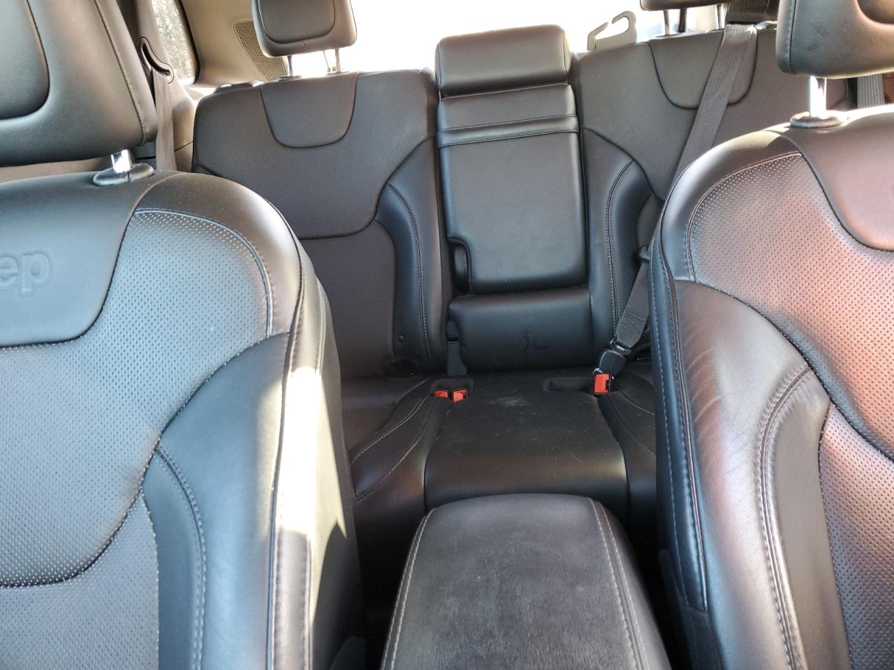2019 Jeep Grand Cherokee - Image 10