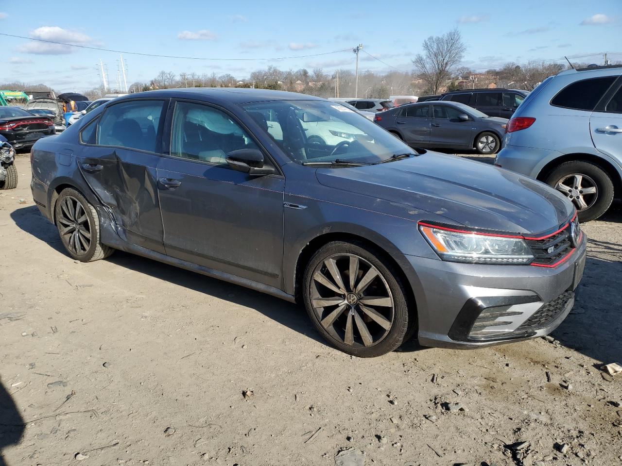 2018 Volkswagen Passat - Image 4