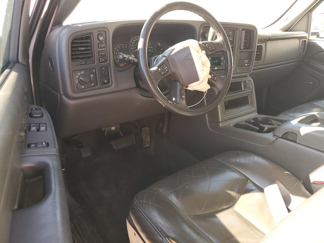 2004 Chevrolet Silverado - Image 8