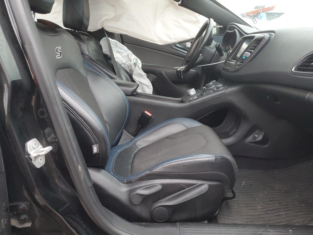 2015 Chrysler 200 - Image 7