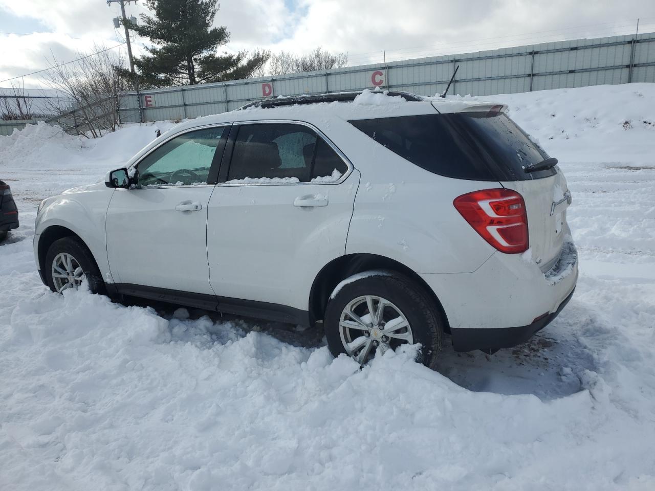 2016 Chevrolet Equinox - Image 2