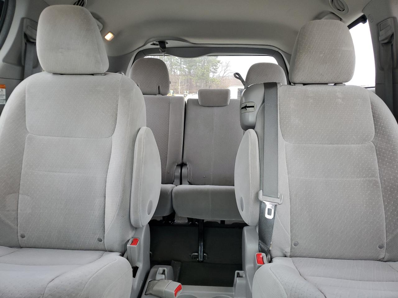 2015 Toyota Sienna - Image 10