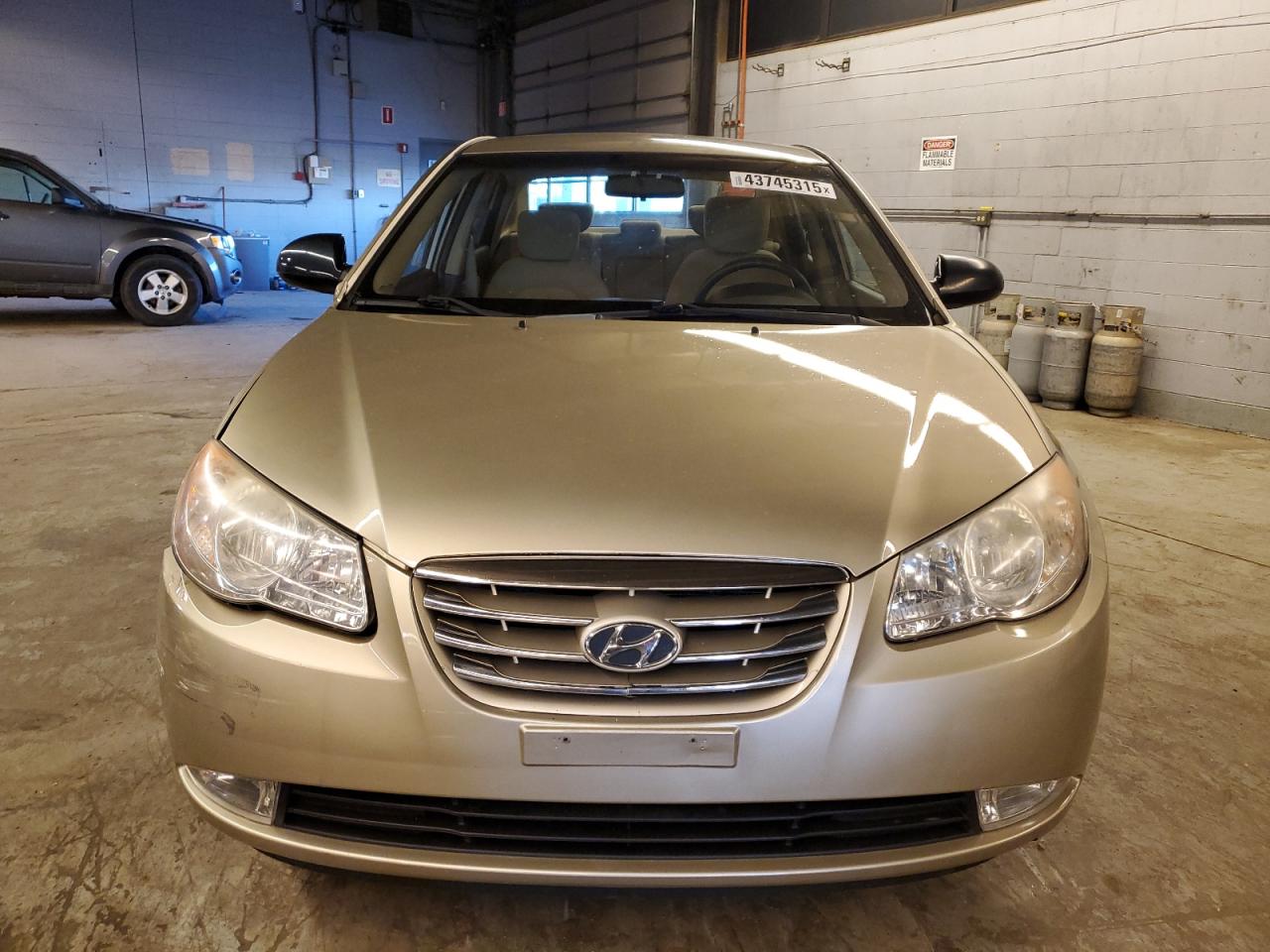 2010 Hyundai Elantra - Image 5