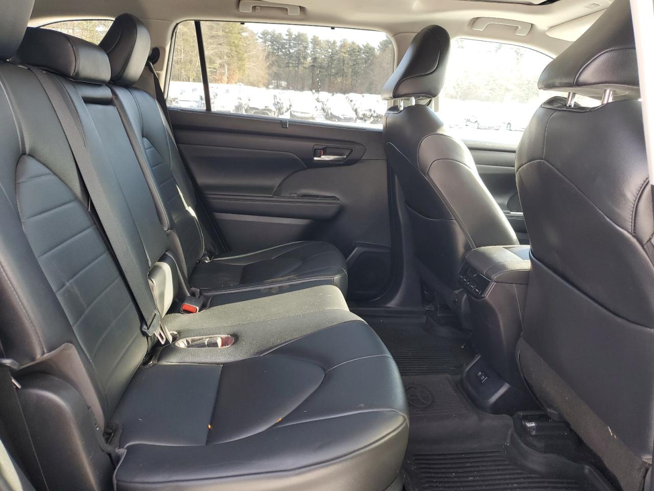 2021 Toyota Highlander - Image 11