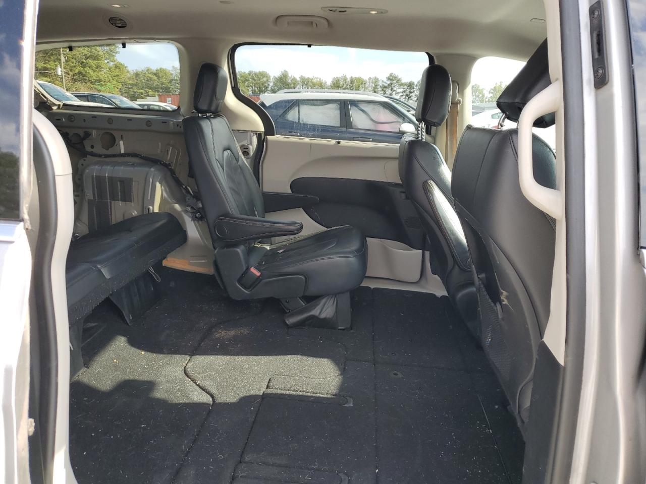 2017 Chrysler Pacifica - Image 11