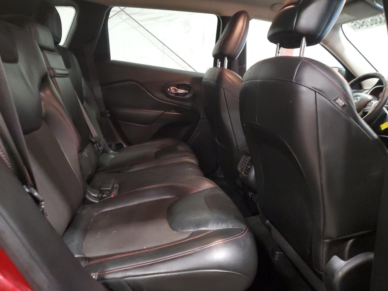 2015 Jeep Cherokee - Image 11