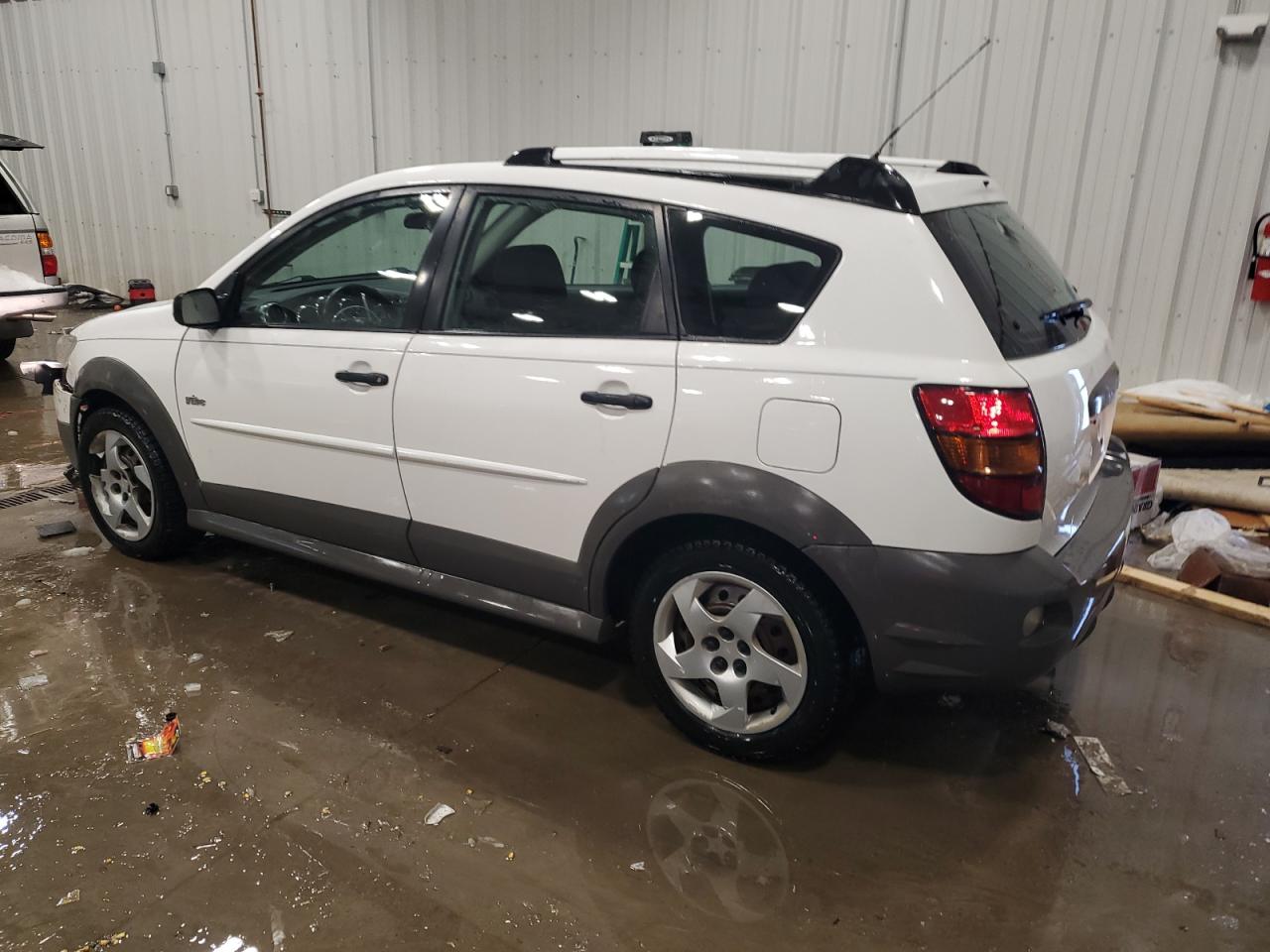 2007 Pontiac Vibe - Image 2