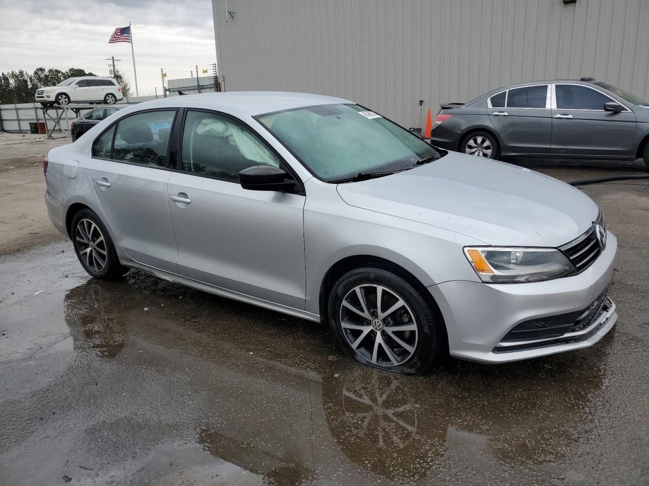 2016 Volkswagen Jetta - Image 4