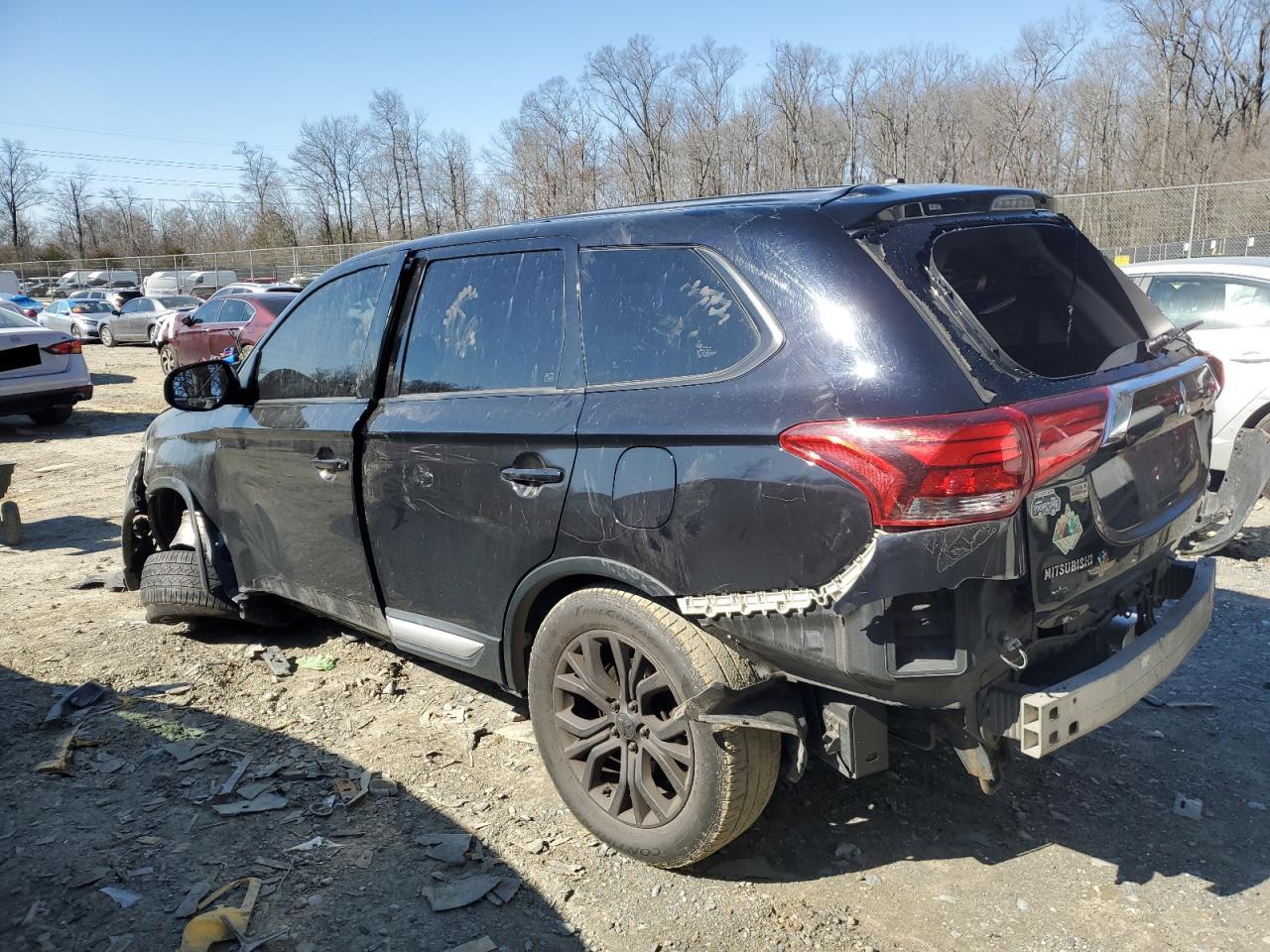2016 Mitsubishi Outlander - Image 2
