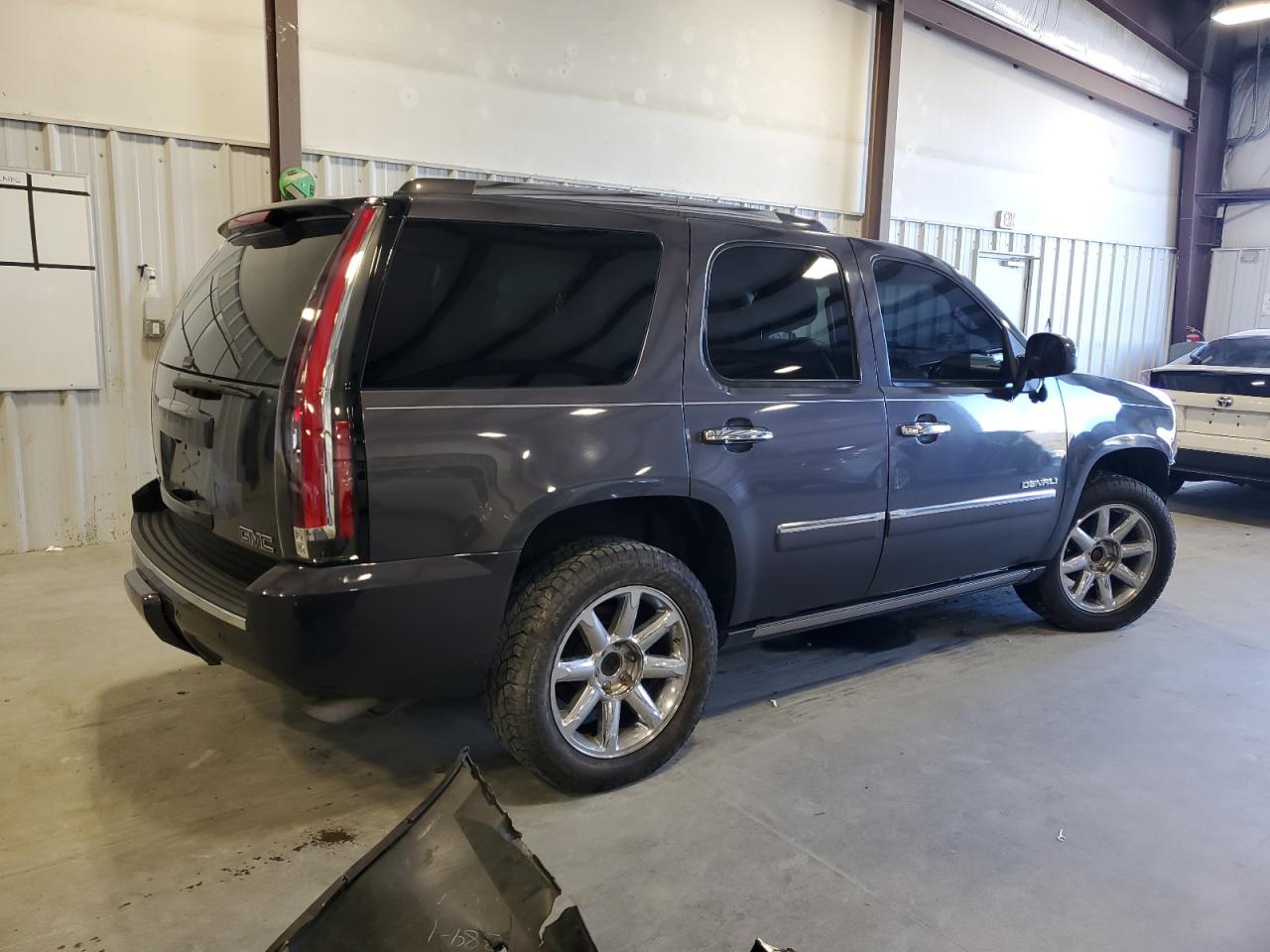 2011 GMC Yukon - Image 3