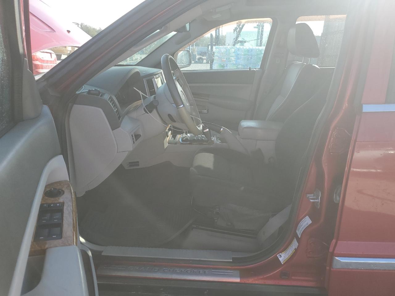 2010 Jeep Grand Cherokee - Image 7