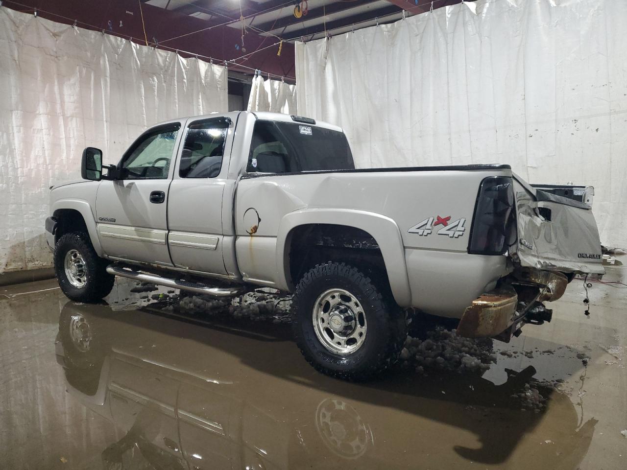 2005 Chevrolet Silverado - Image 2