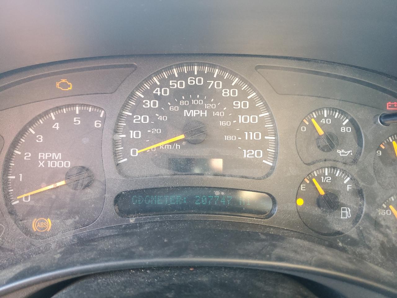 2004 Chevrolet Silverado - Image 9
