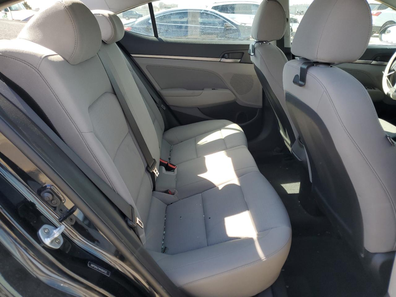 2017 Hyundai Elantra - Image 10