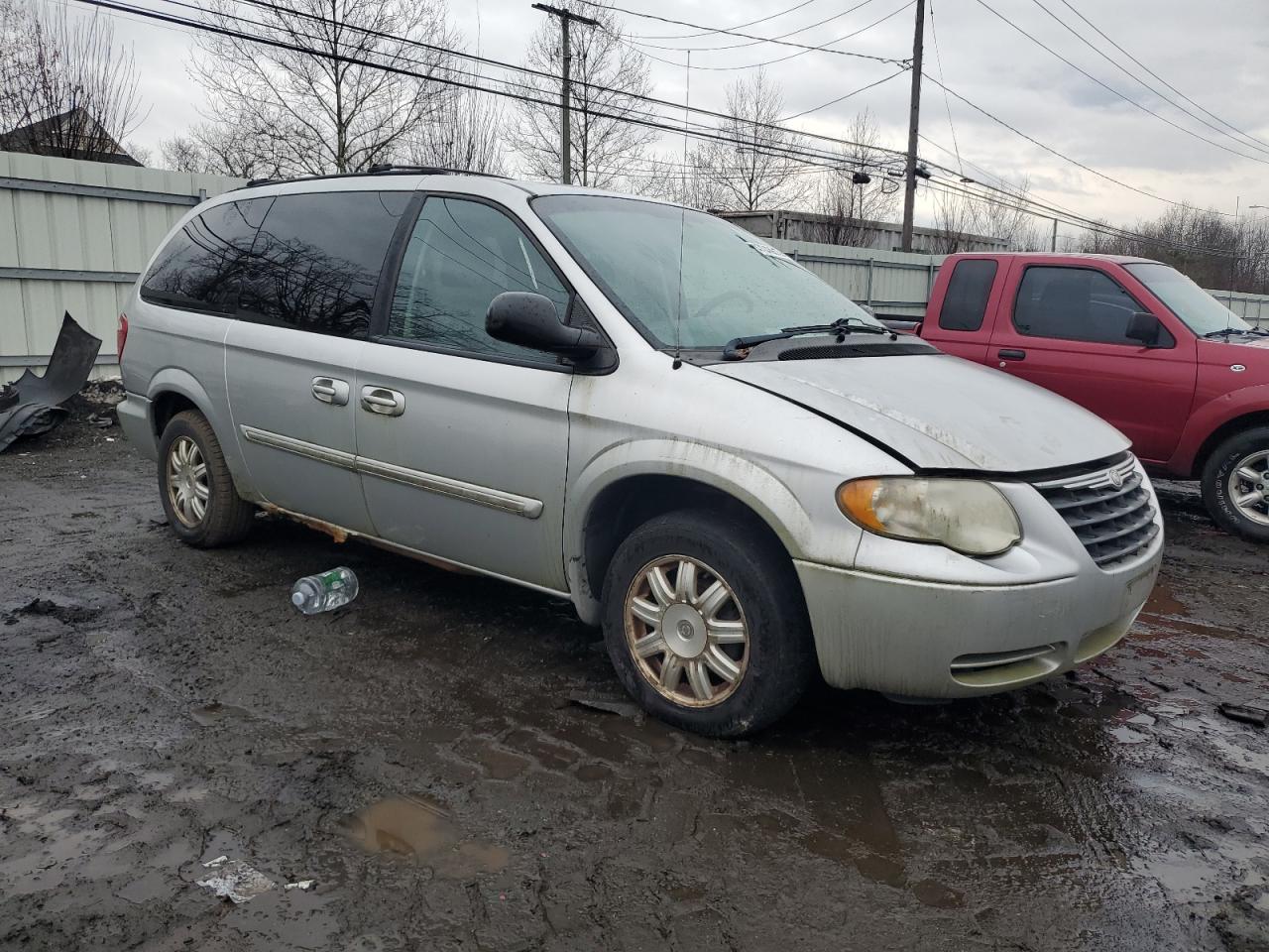 2007 Chrysler Town & Country - Image 4