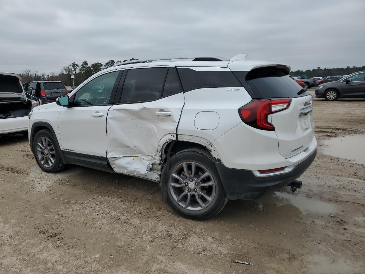 2022 GMC Terrain - Image 2