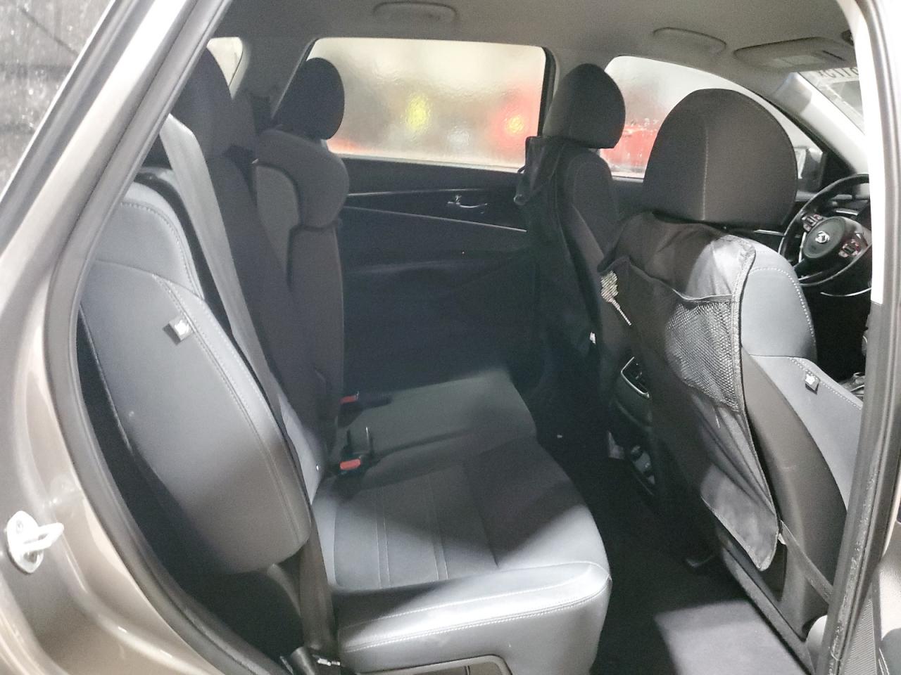 2018 Kia Sorento - Image 11