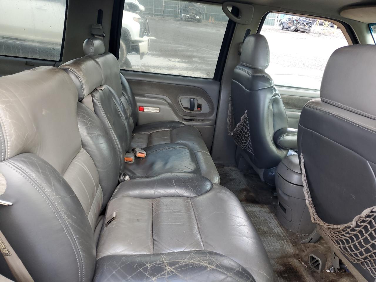 2000 Chevrolet Tahoe - Image 11