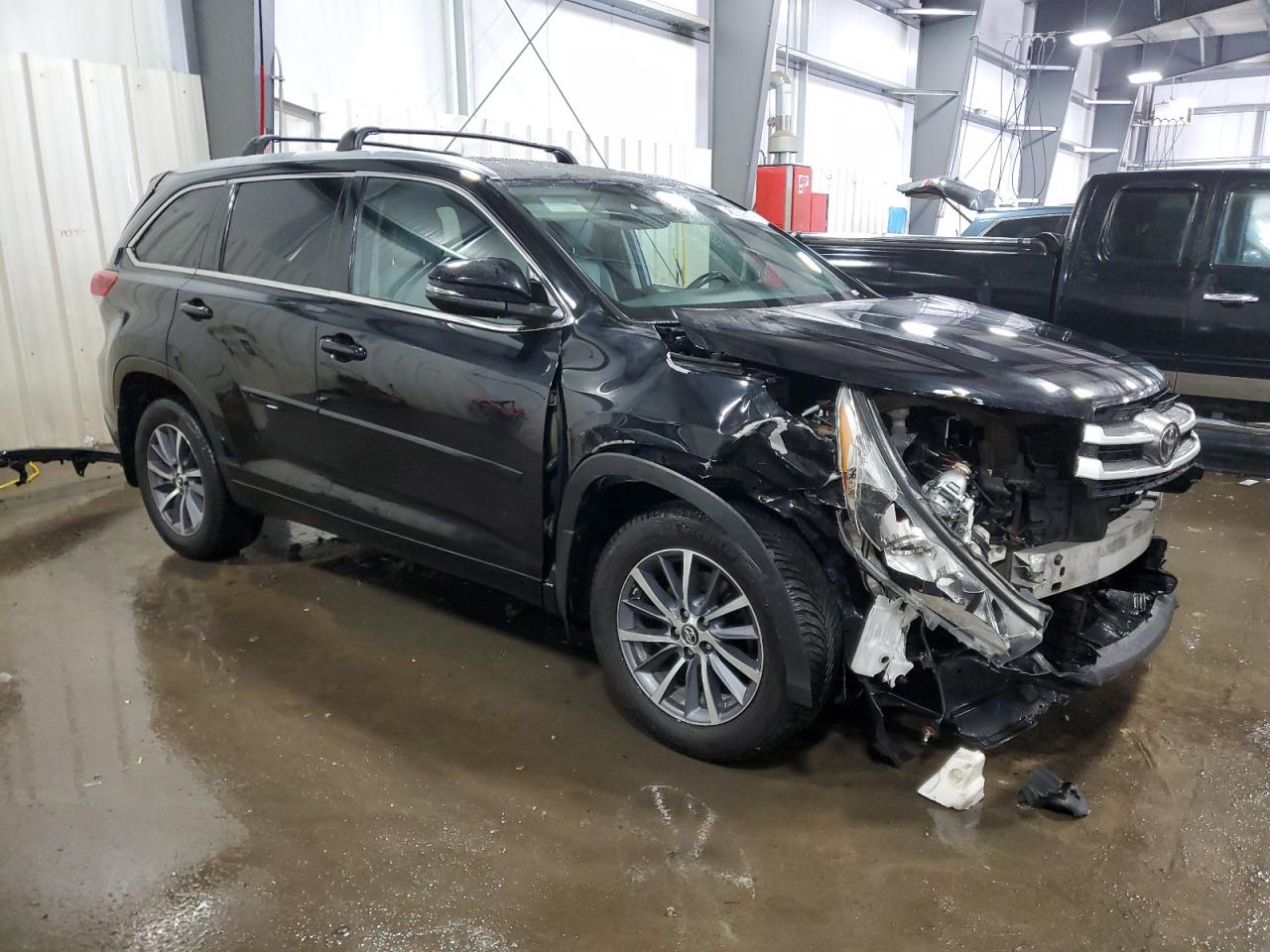 2017 Toyota Highlander - Image 4
