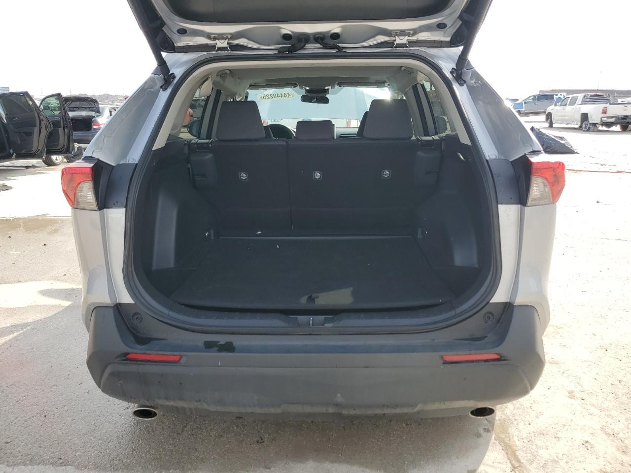 2024 Toyota RAV 4 - Image 6