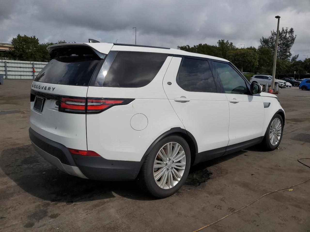 2019 Land Rover Discovery - Image 3