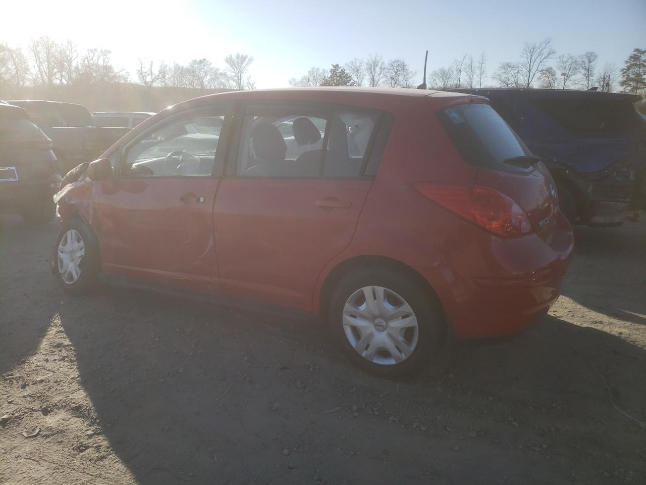 2011 Nissan Versa - Image 2