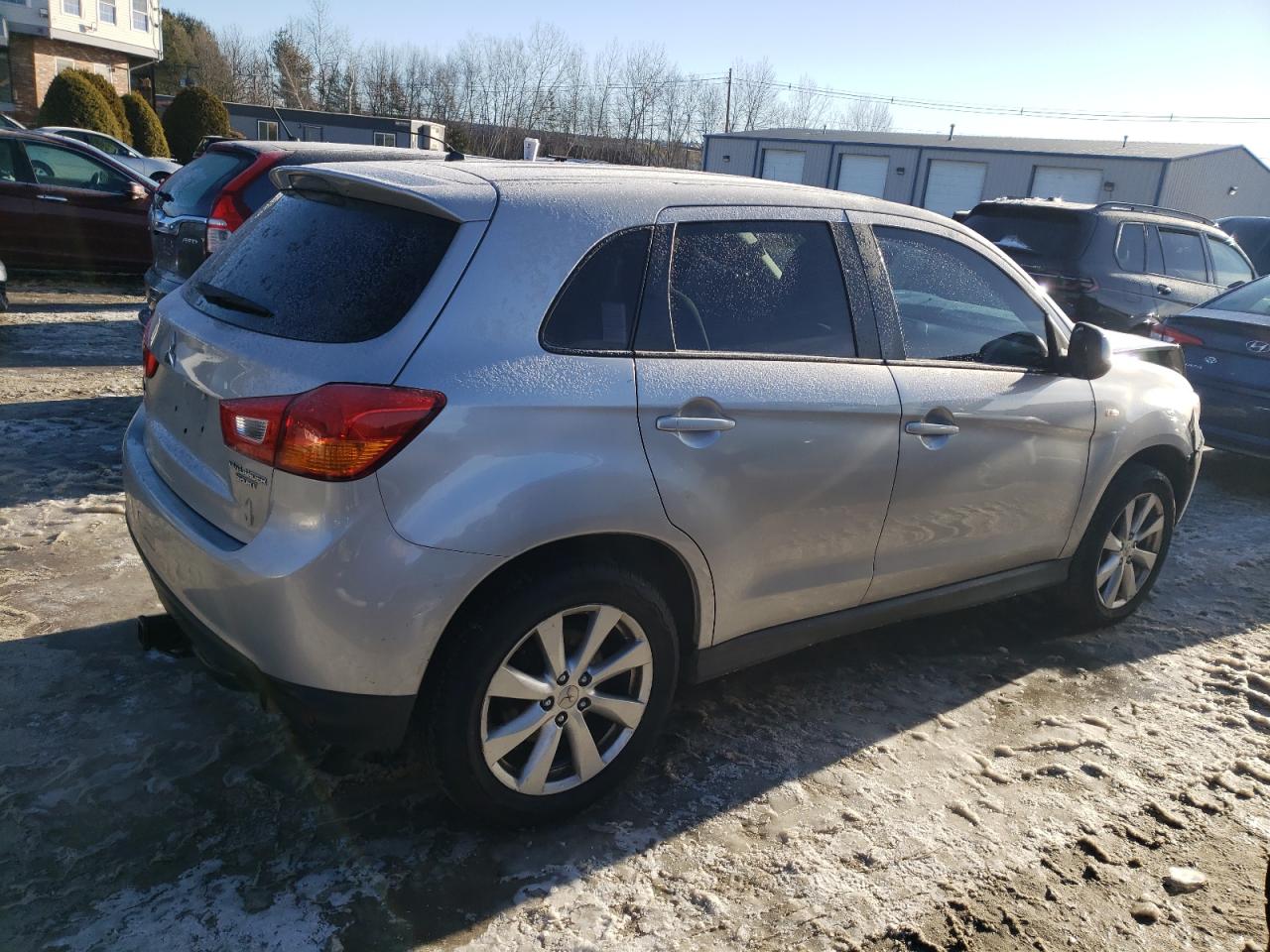 2014 Mitsubishi Outlander - Image 3