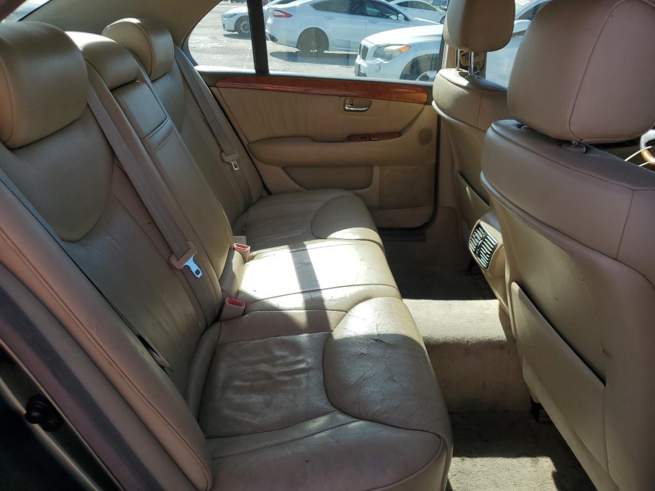 2005 Lexus LS - Image 10
