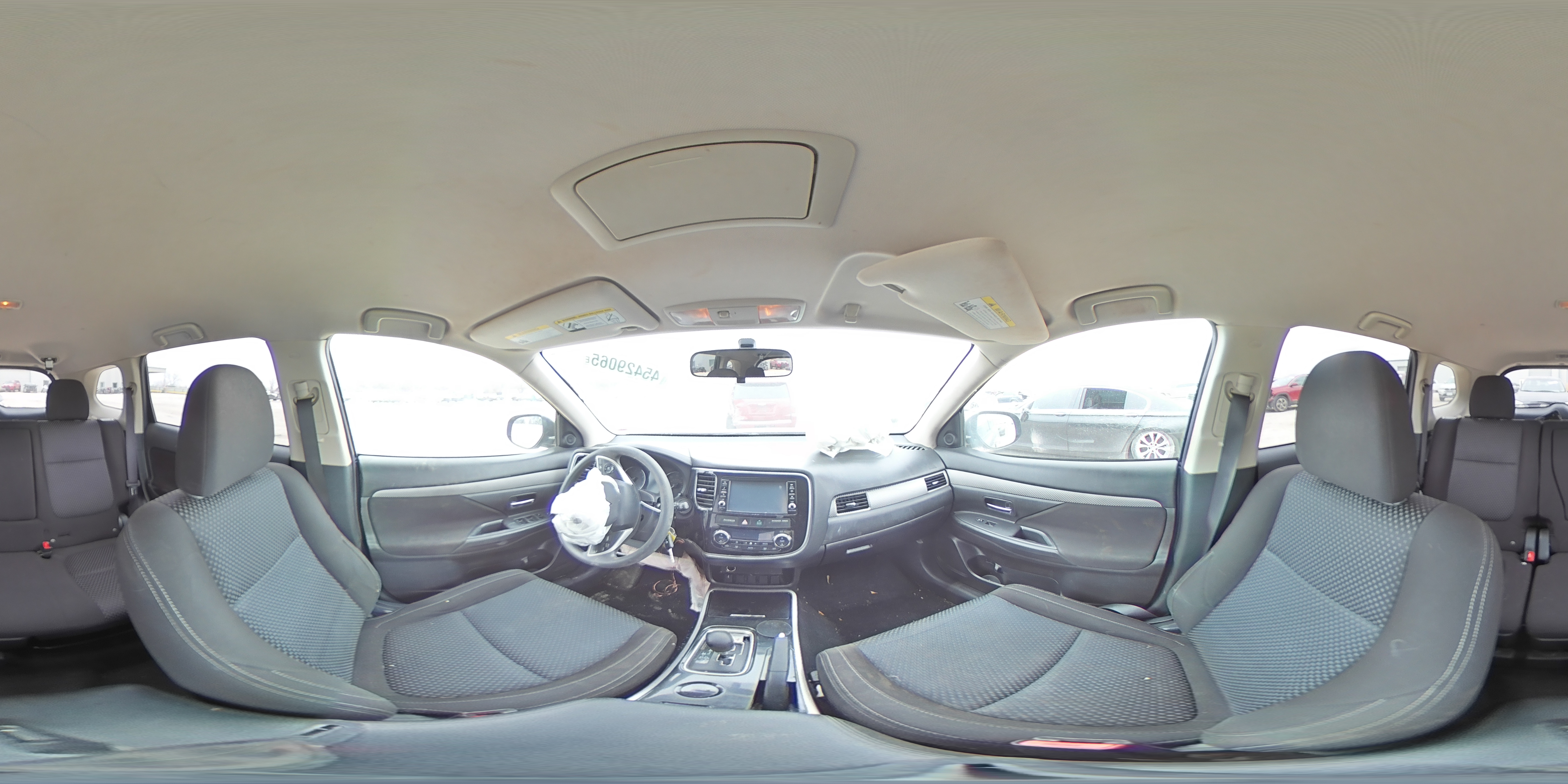 2018 Mitsubishi Outlander - Image 13