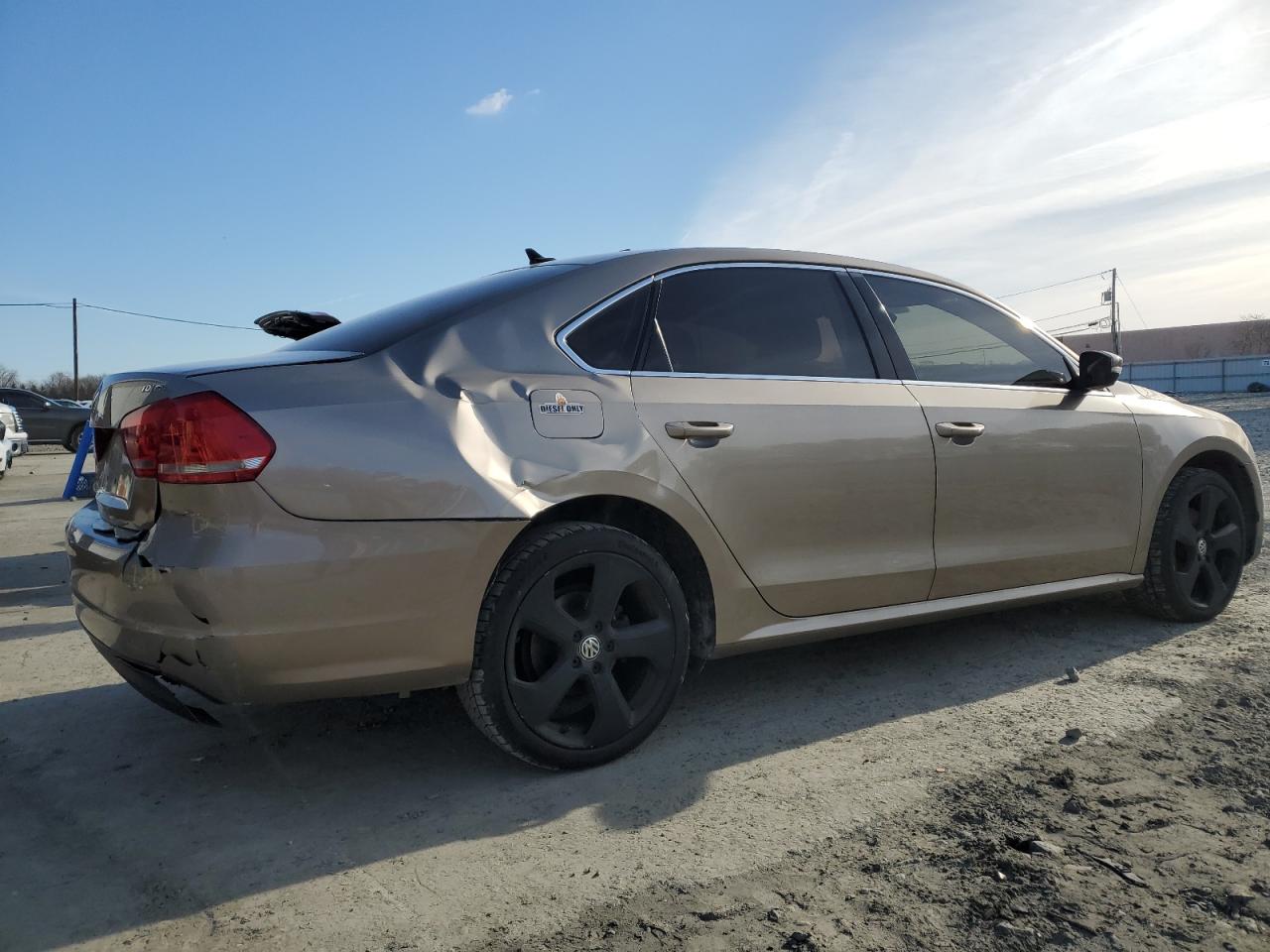 2015 Volkswagen Passat - Image 3