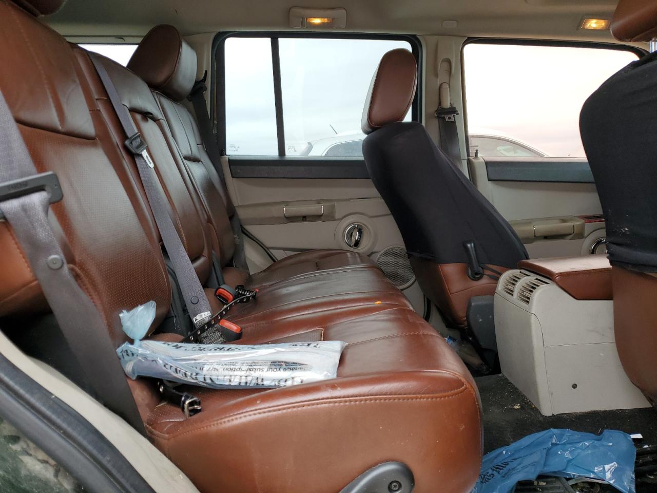 2007 Jeep Commander - Image 11