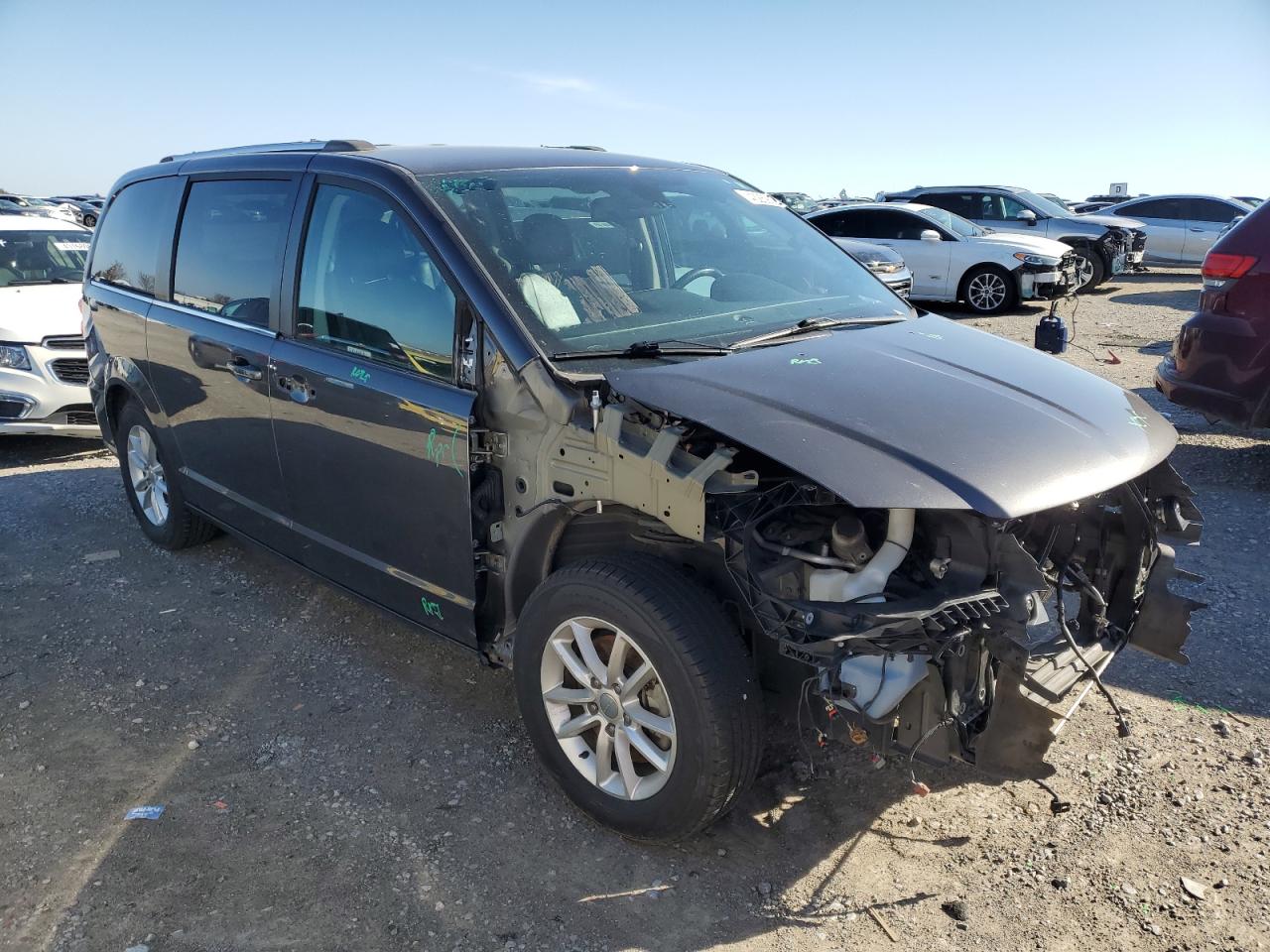 2019 Dodge Caravan - Image 4