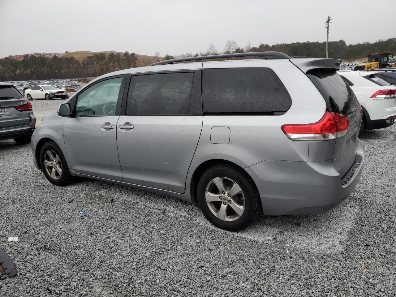 2013 Toyota Sienna - Image 2