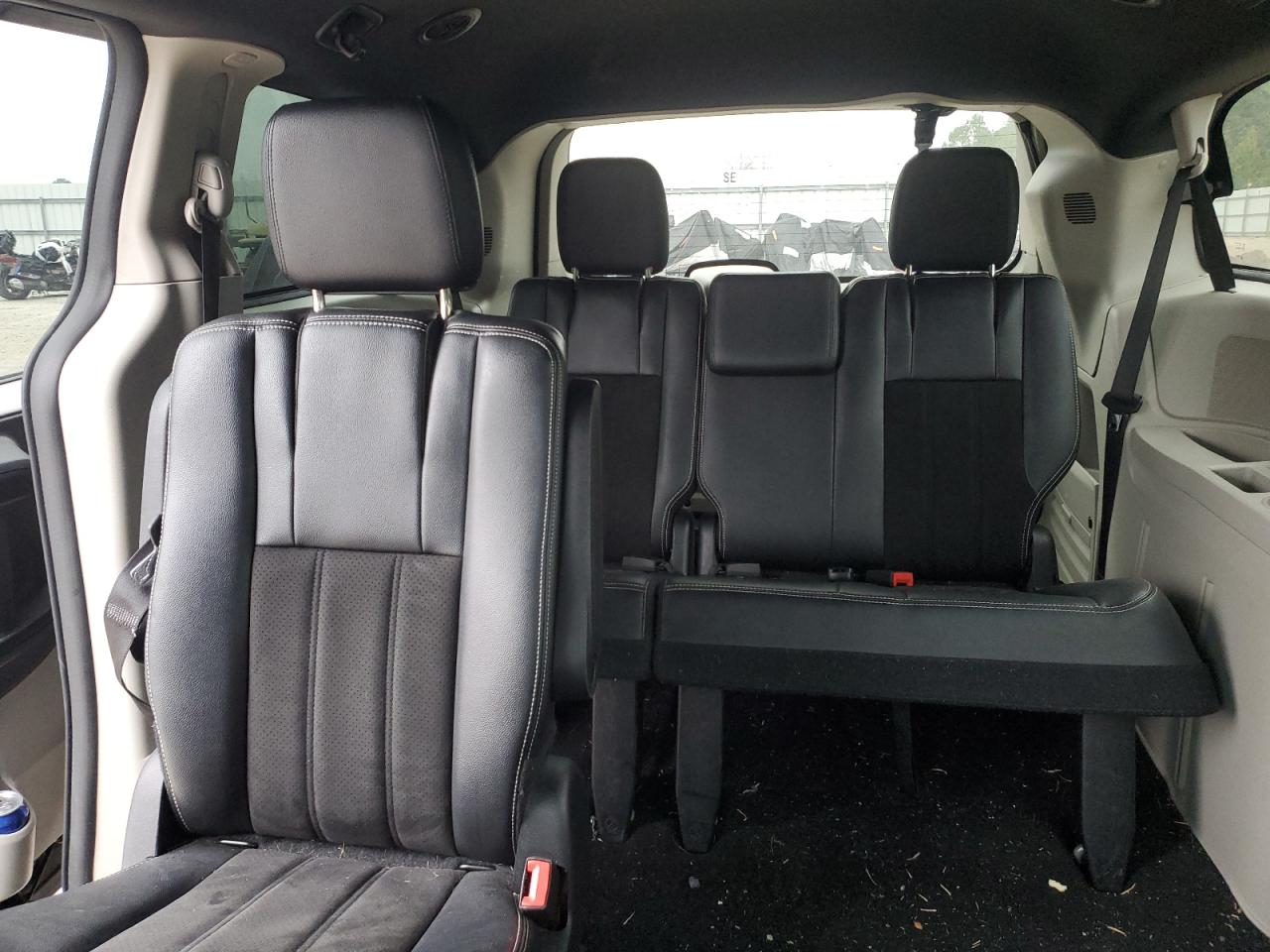 2019 Dodge Caravan - Image 10