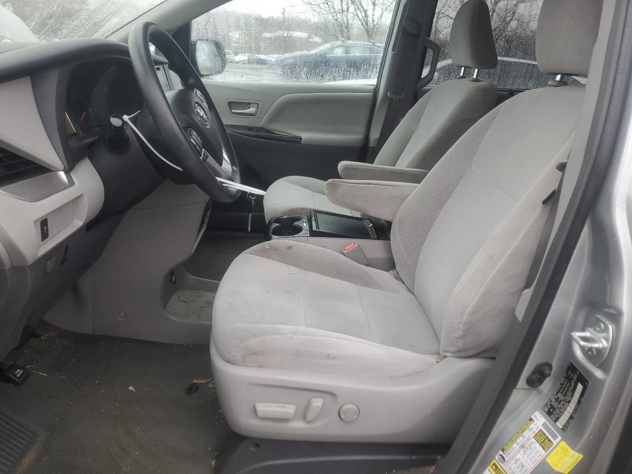 2017 Toyota Sienna - Image 7