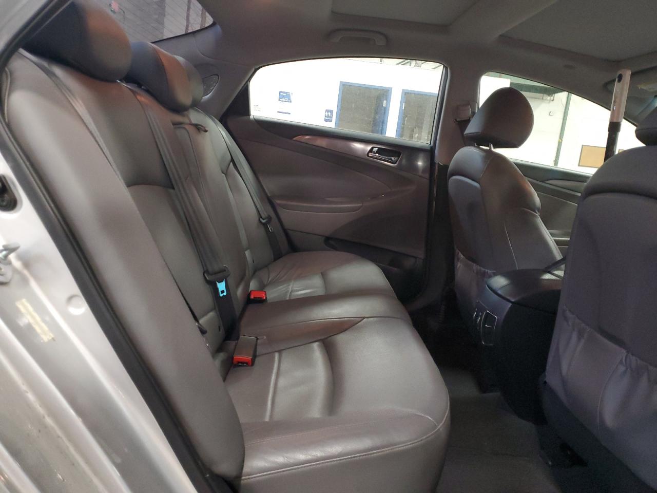 2012 Hyundai Sonata - Image 10