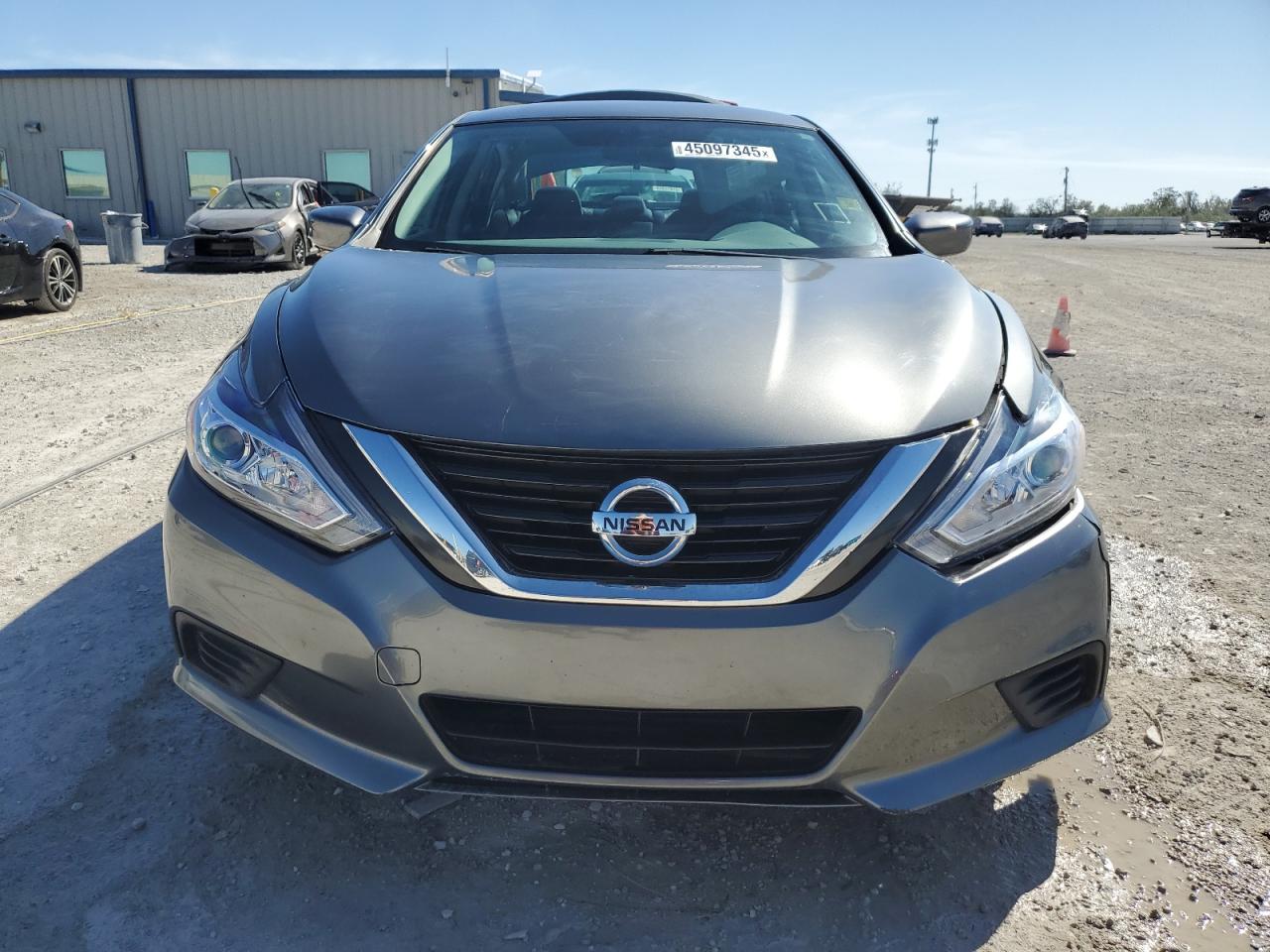 2017 Nissan Altima - Image 5