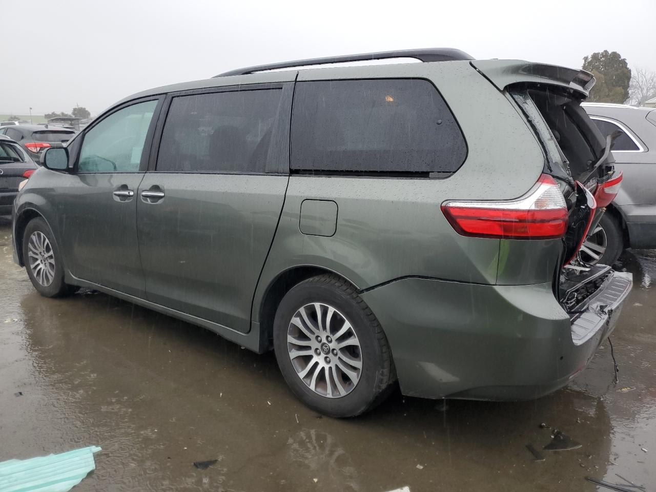 2019 Toyota Sienna - Image 2