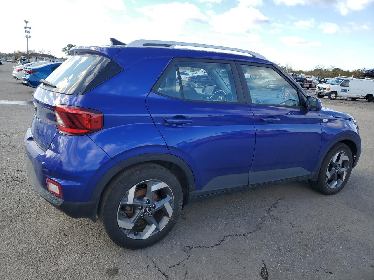 2022 Hyundai Venue - Image 3