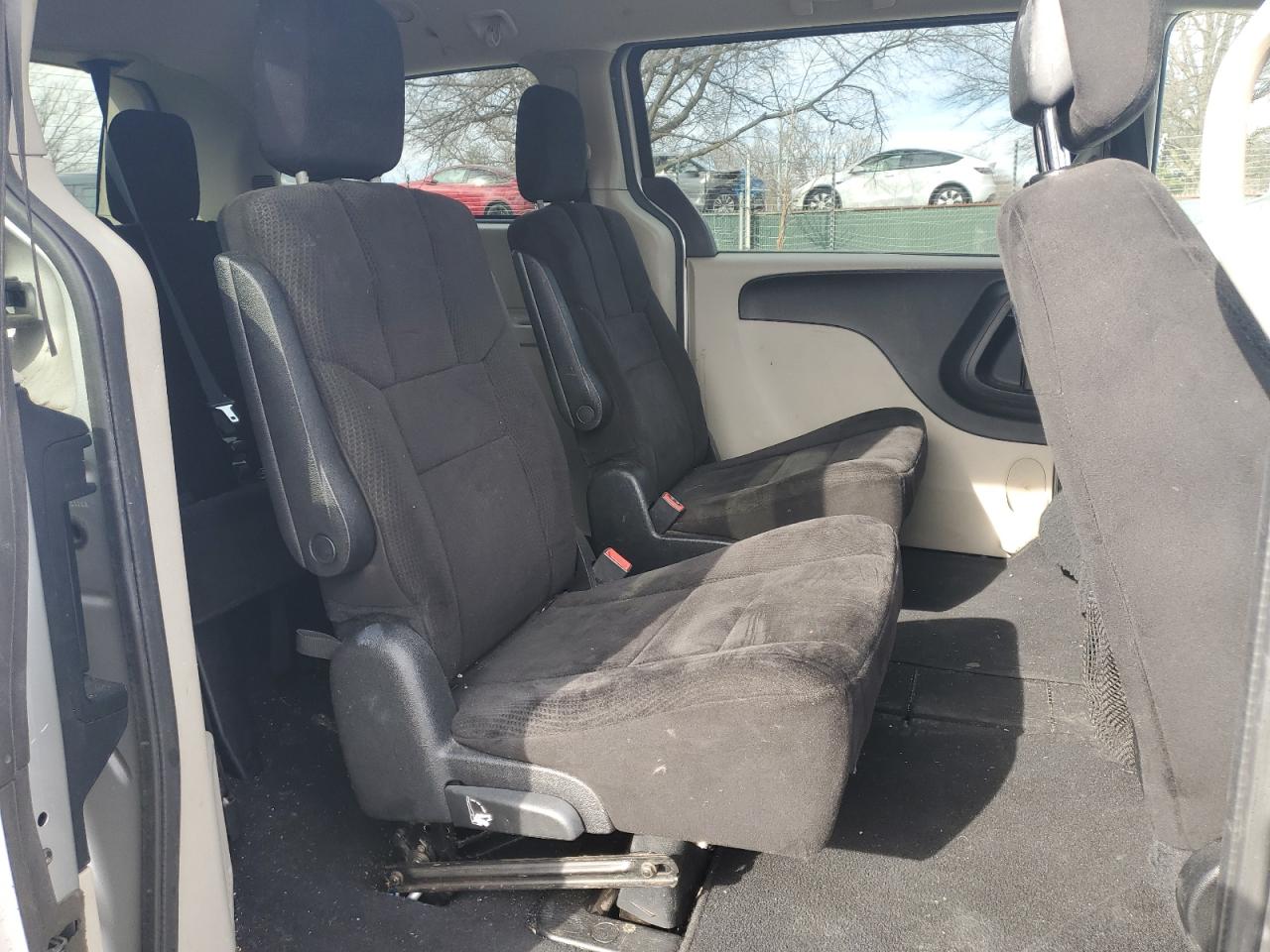 2012 Dodge Caravan - Image 11