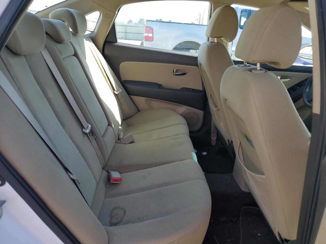 2010 Hyundai Elantra - Image 11