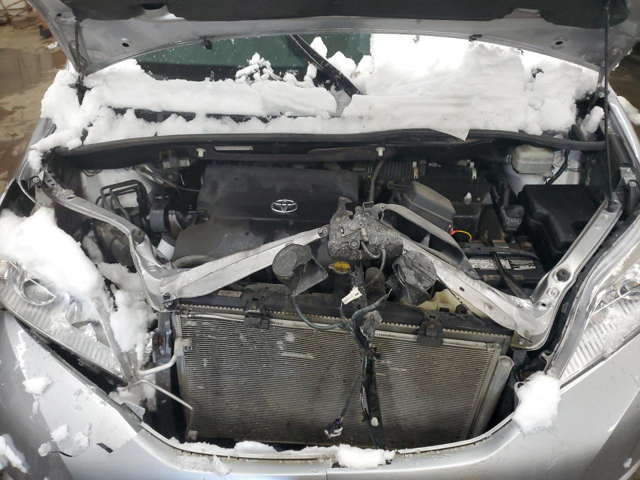 2012 Toyota Sienna - Image 14