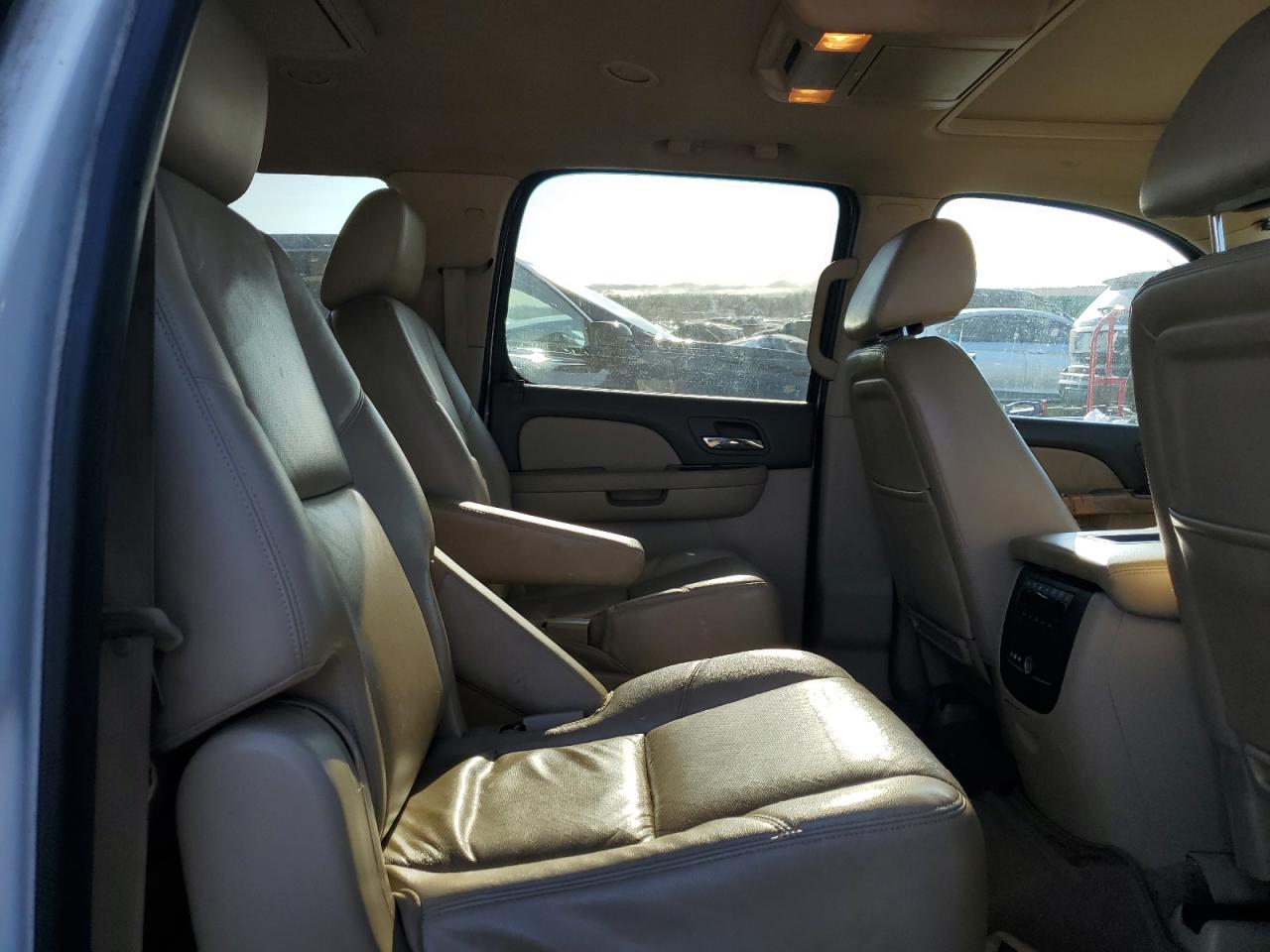2012 Chevrolet Suburban - Image 10