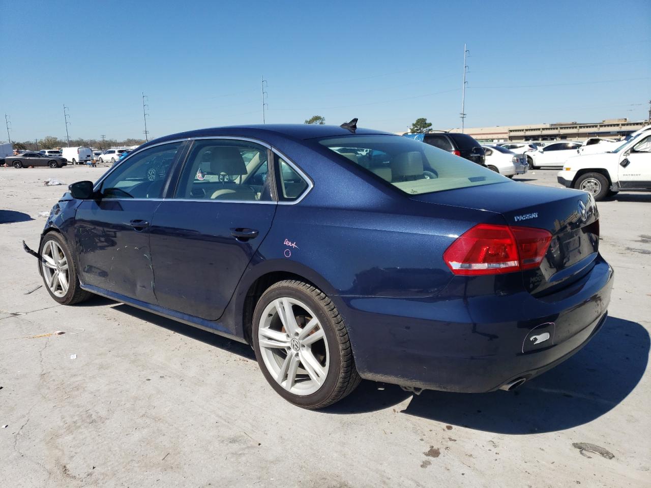 2015 Volkswagen Passat - Image 2