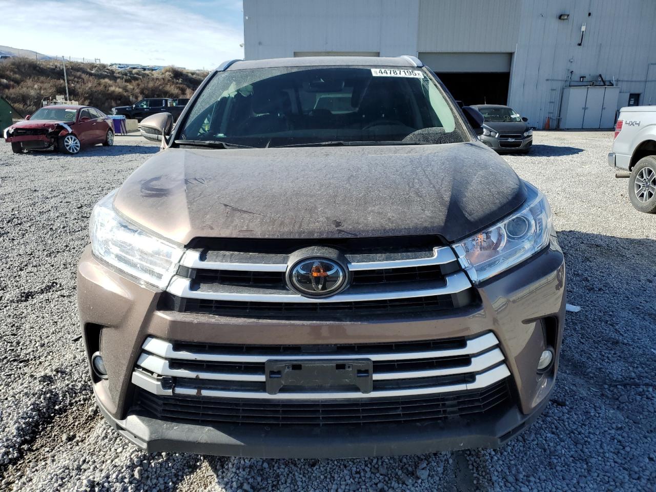 2017 Toyota Highlander - Image 5