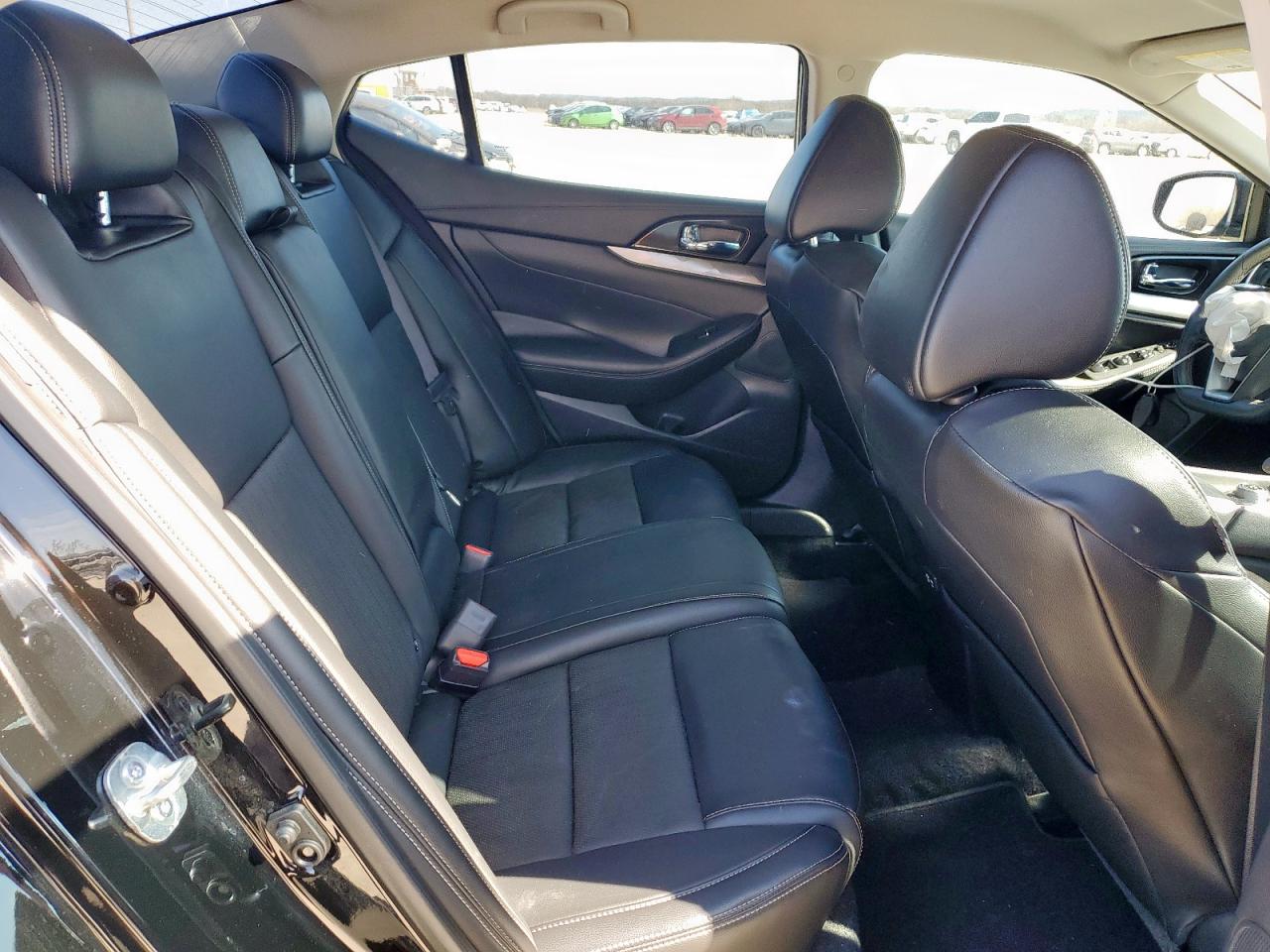 2019 Nissan Maxima - Image 10