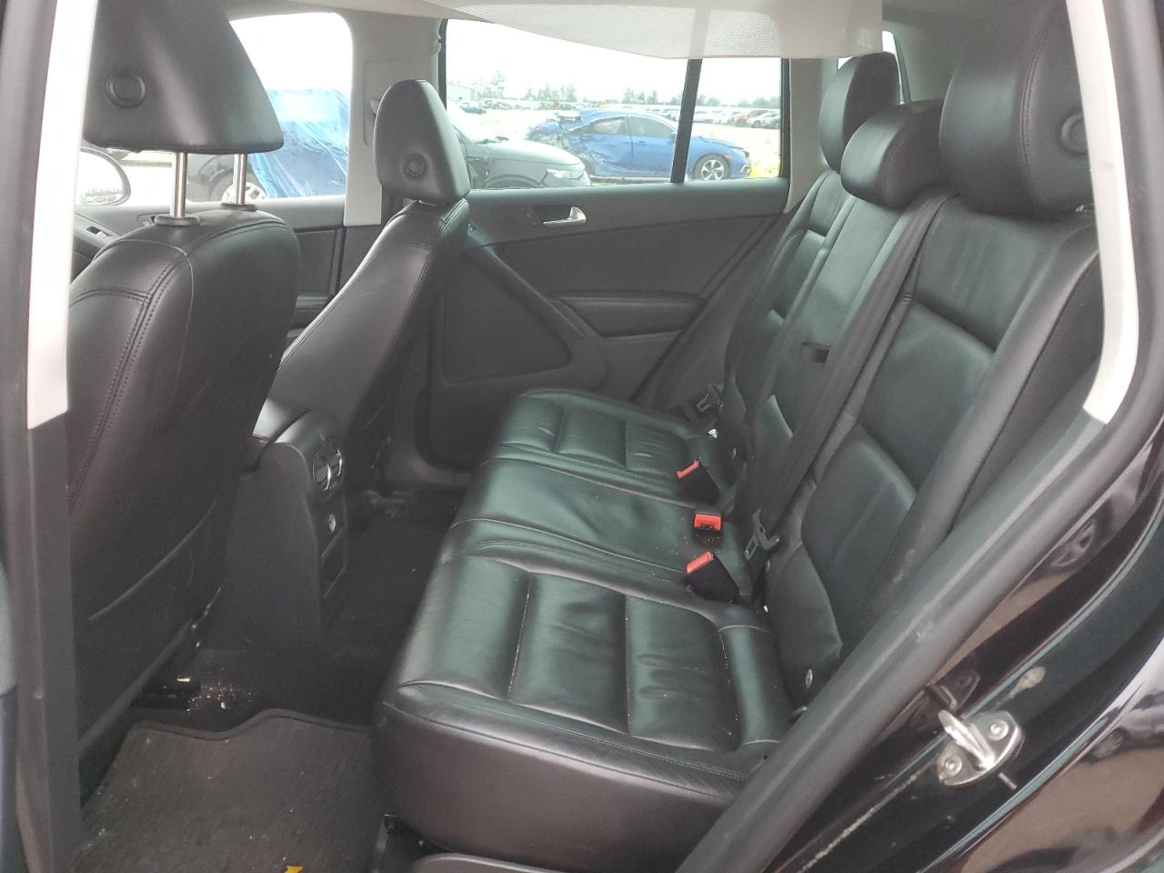 2017 Volkswagen Tiguan - Image 11
